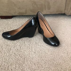 GUC Zigi Soho Black Wedges Size 8